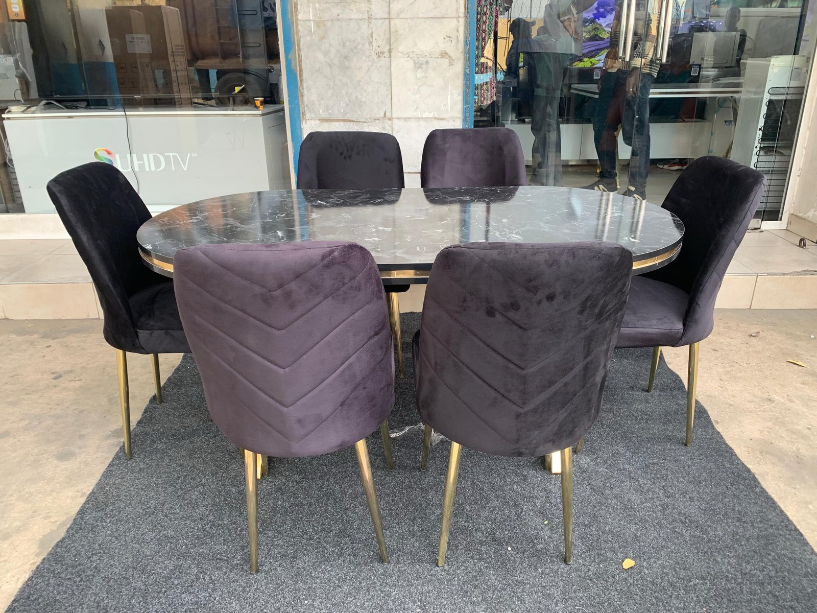 TABLE A MANGER 6PLACES 80X140 METALIQUE OVAL NOIR LOTUS
