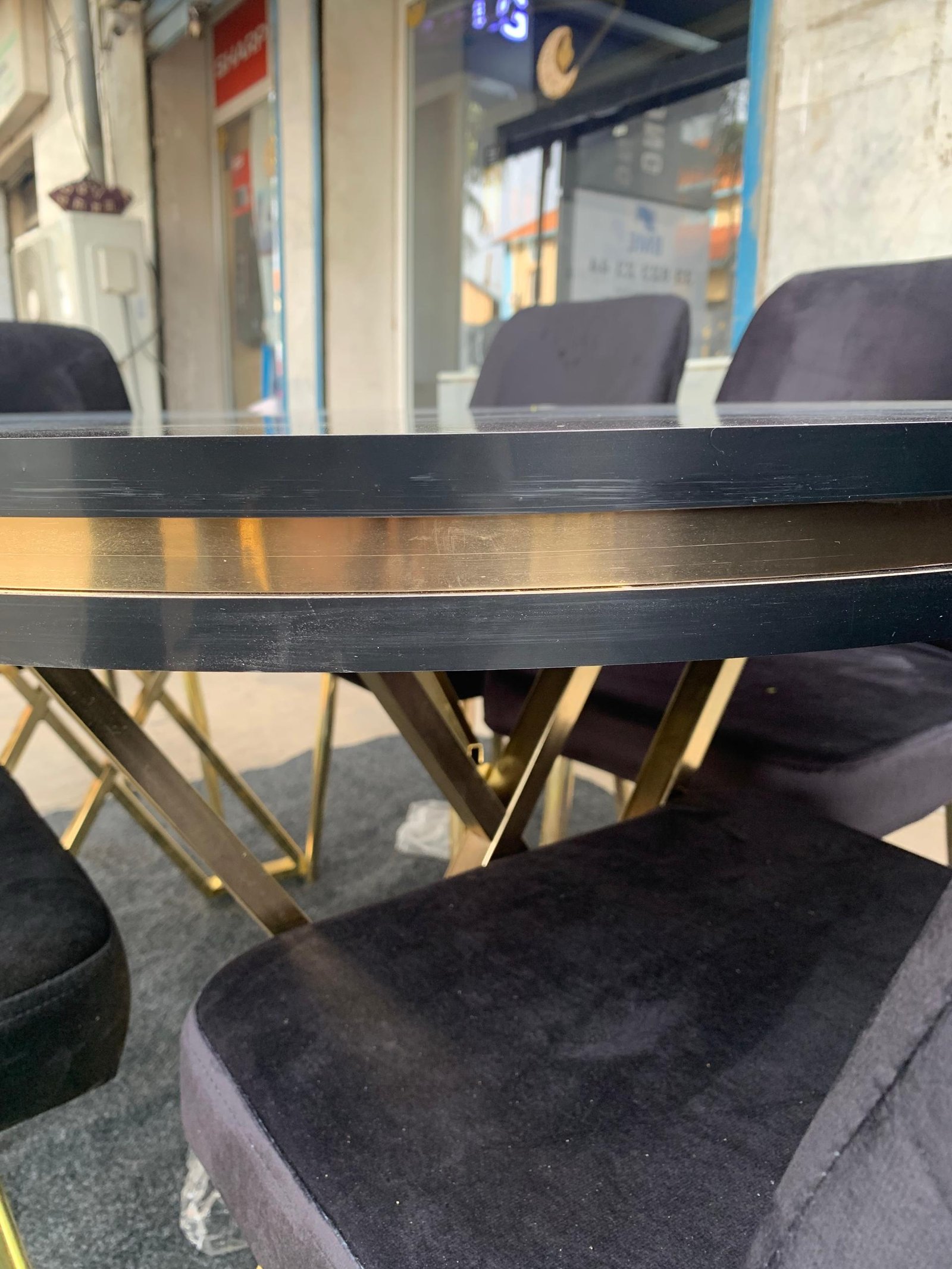 TABLE A MANGER 6PLACES 80X140 METALIQUE OVAL NOIR LOTUS